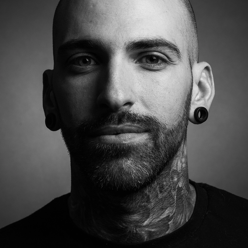 Mikki Bold, tatoueur